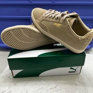 Woman’s Match Lo Suede Snake 6 1/2